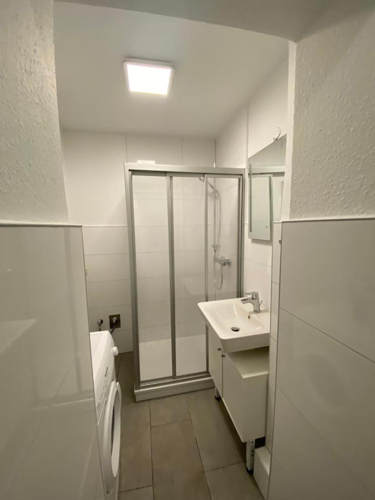 Zur Schleuse - Ferienwohnung Bis 6 Personen Mit Gem Garten Rostock Exterior photo