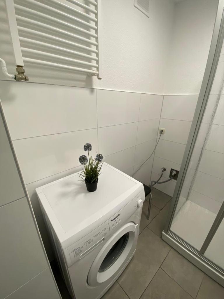 Zur Schleuse - Ferienwohnung Bis 6 Personen Mit Gem Garten Rostock Exterior photo